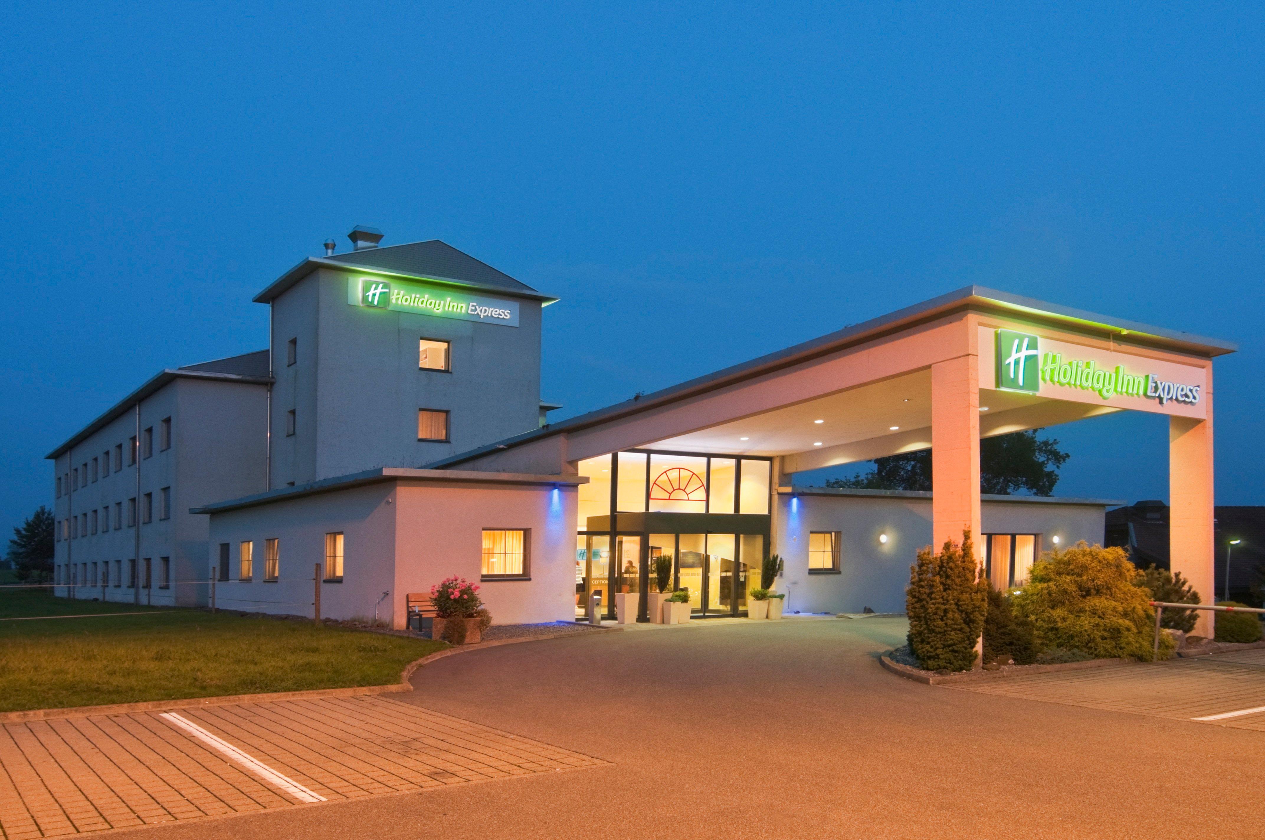 Holiday Inn Express Luzern-Neuenkirch, an IHG Hotel Rothenburg LU Exterior foto